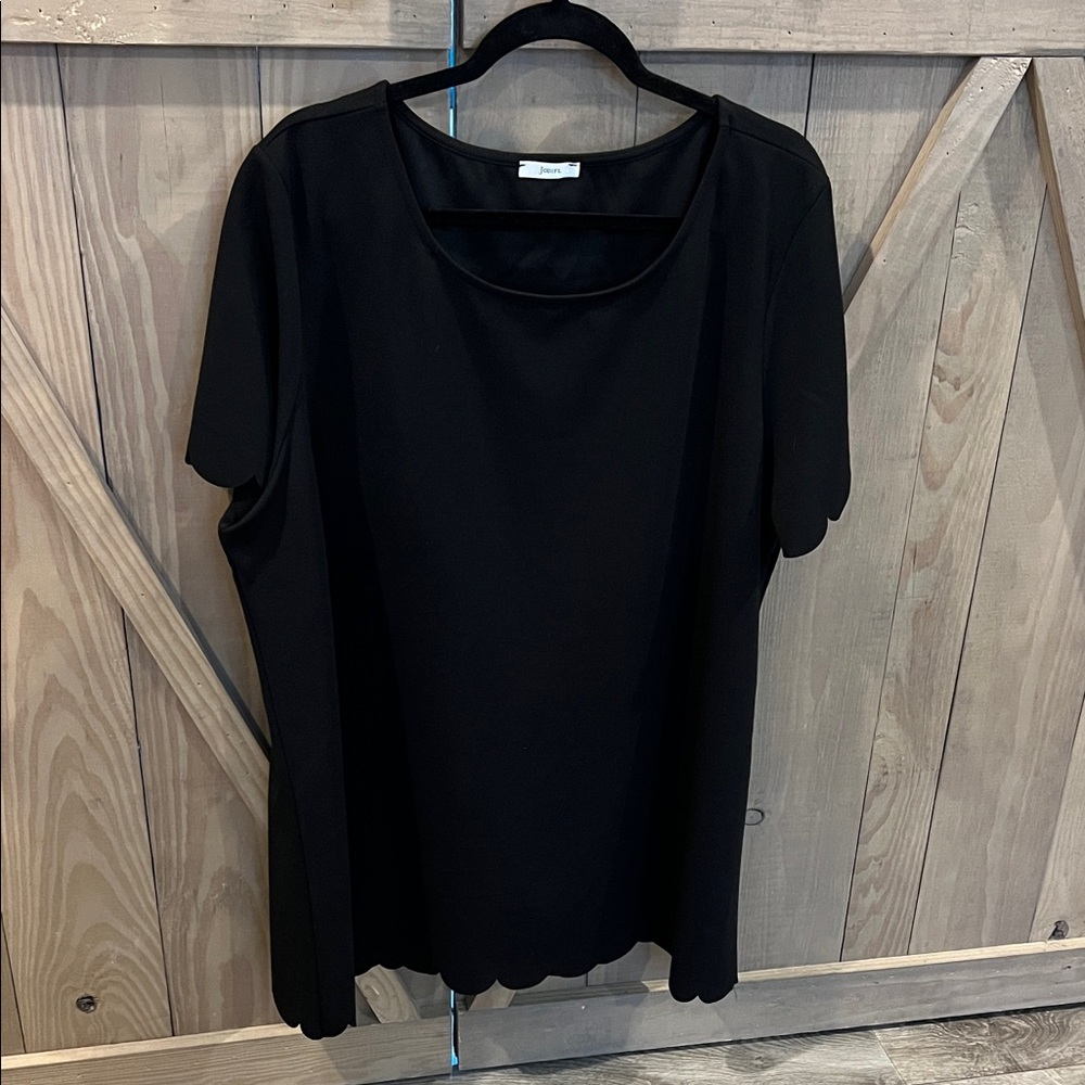 JODIFL Black Scalloped Short Sleeve Top